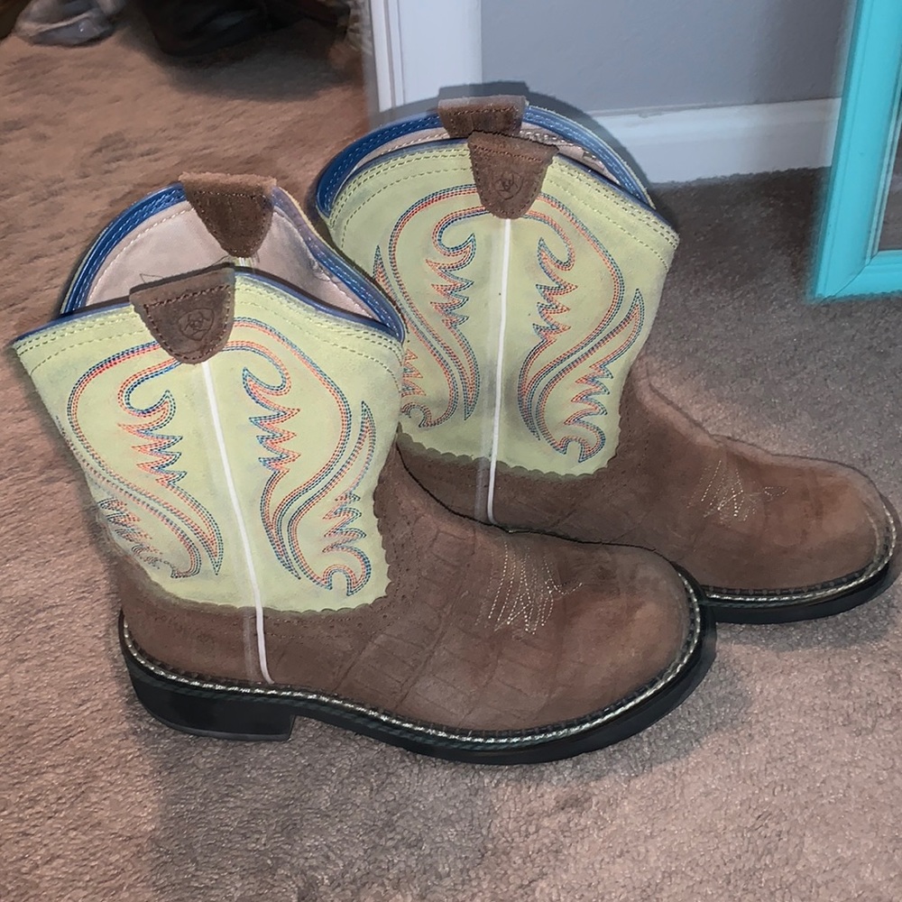 COPY - Ariat coyboy boots!